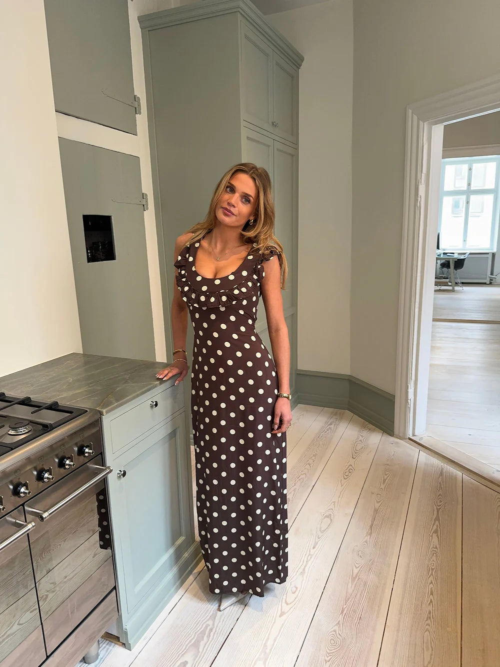 luna dress design salzburg LUNA the epitome of understated elegance Minimalism that captivates. The LUNA gown is a perfect blend of sensual simplicity and exquisite details that create a breathtaking effect. The figure-hugging silhouette